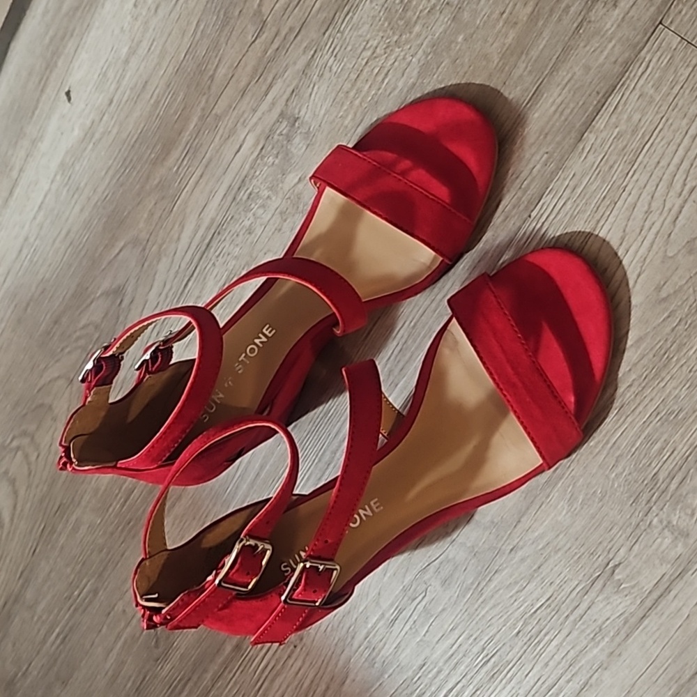 ✨️❤️Beautiful Sun + Stone Red Buckle & Zip Back Wedge Heels Size 5.5 - Picture 16 of 16